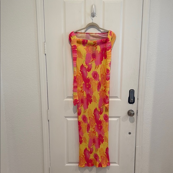 PLT MULTI FLORAL PRINT PLISSE BANDEAU COWL BACK MAXI DRESS - Picture 7 of 10